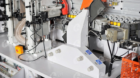 Кромкооблицовочный станок LTT803B